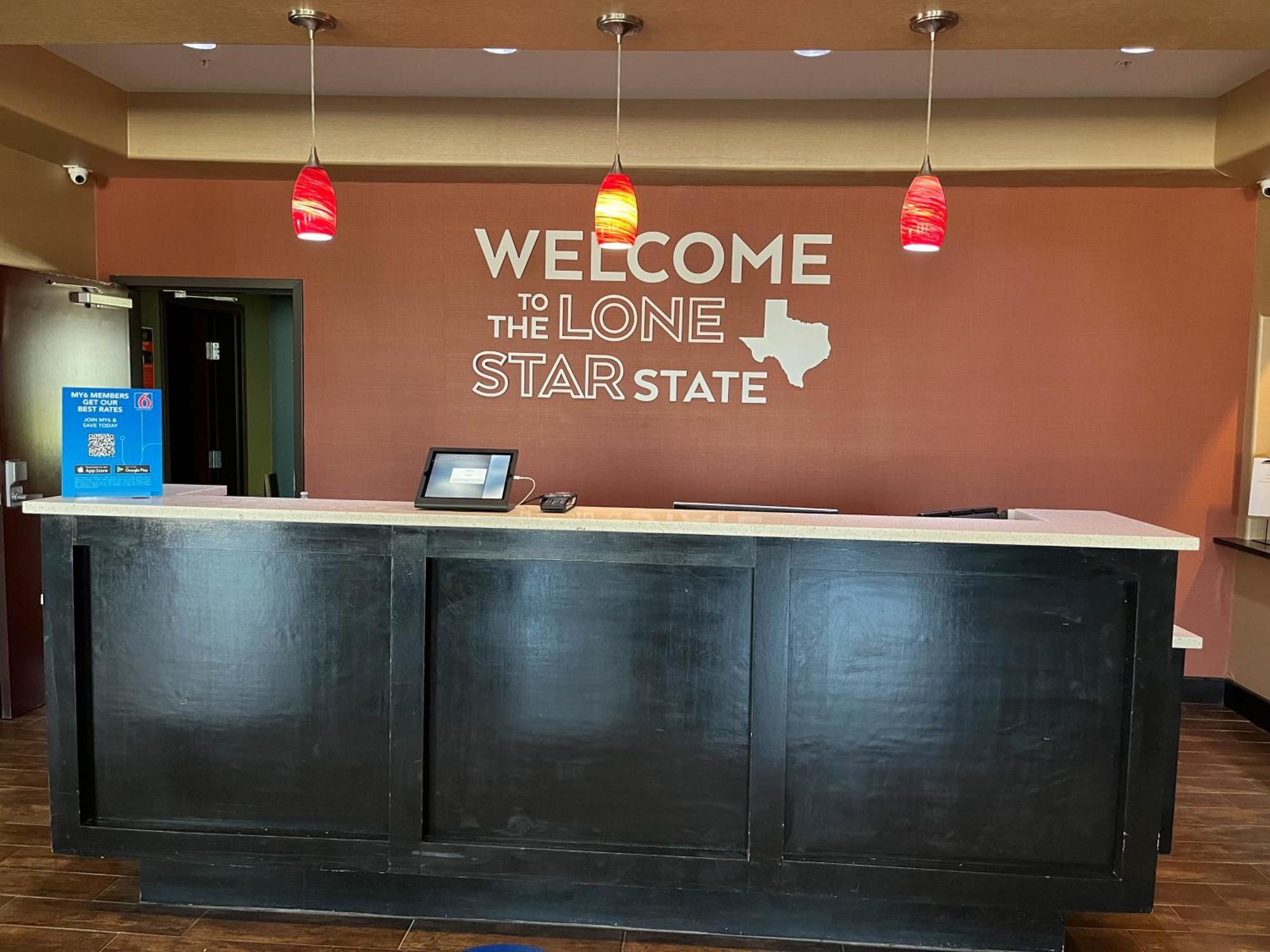 Quality Inn & Suites Pearsall Екстериор снимка