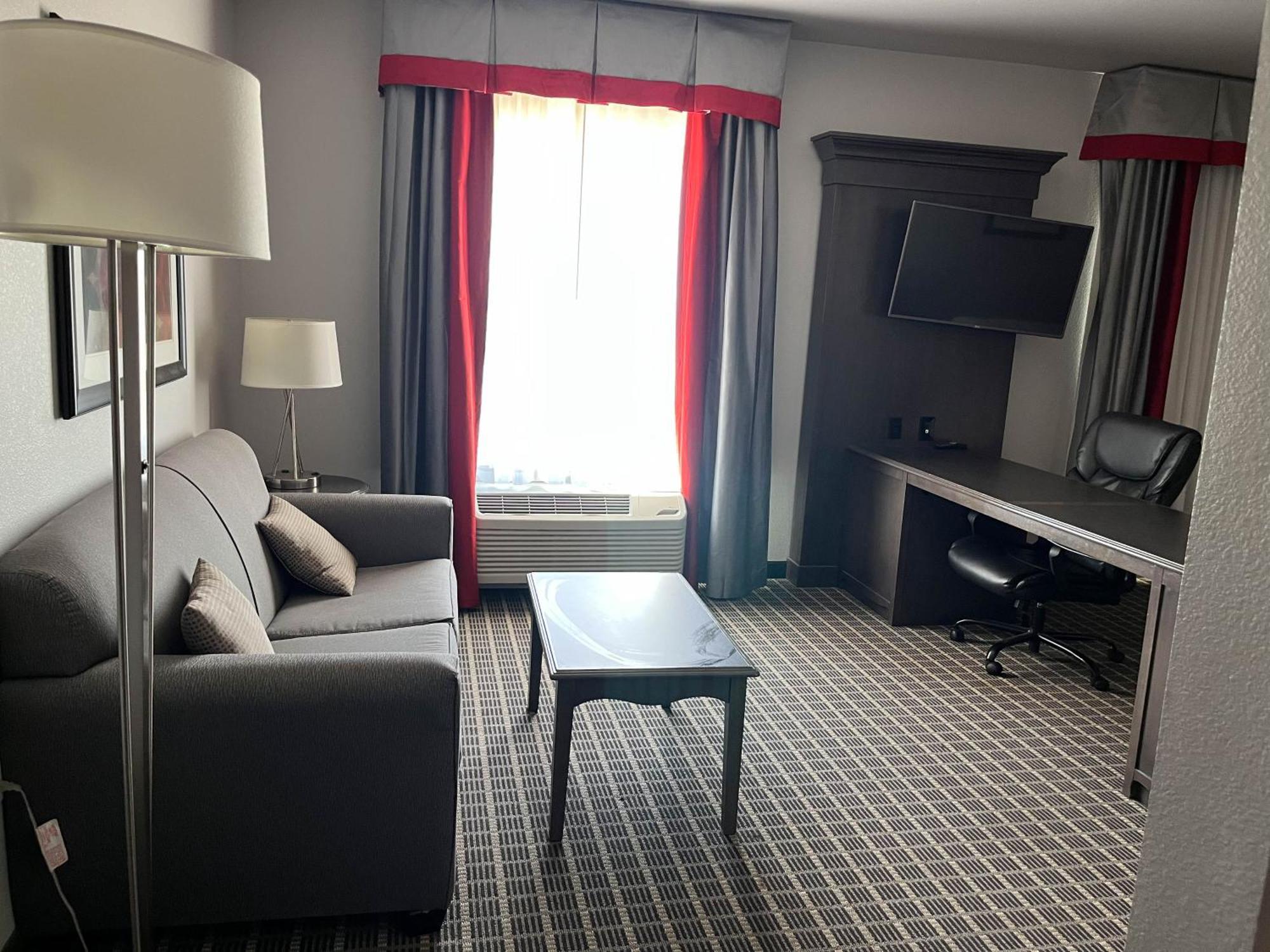 Quality Inn & Suites Pearsall Екстериор снимка