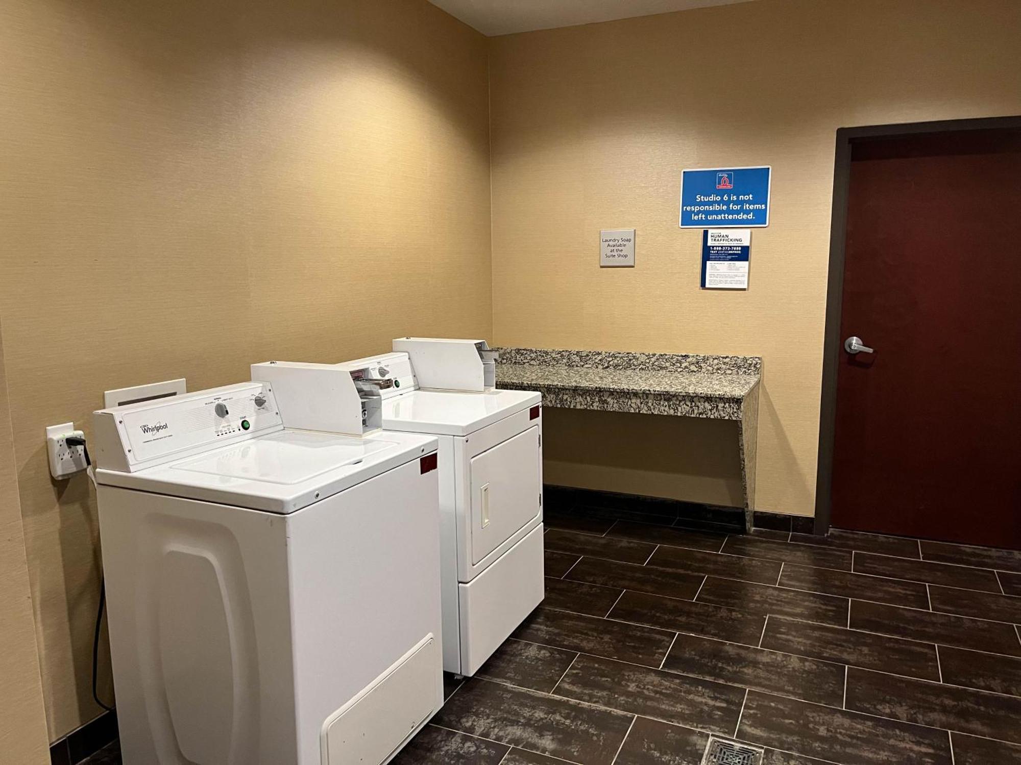 Quality Inn & Suites Pearsall Екстериор снимка