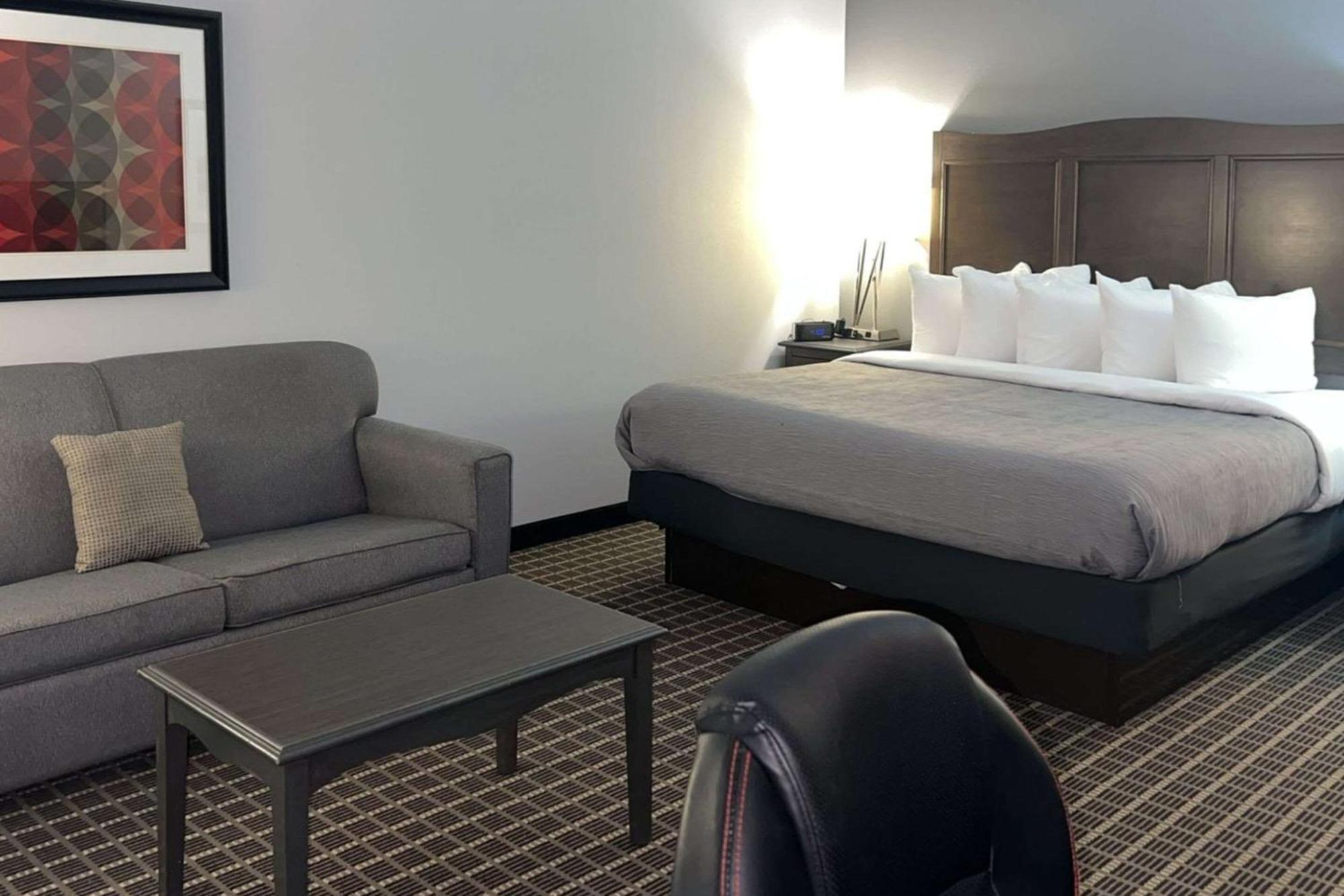 Quality Inn & Suites Pearsall Екстериор снимка