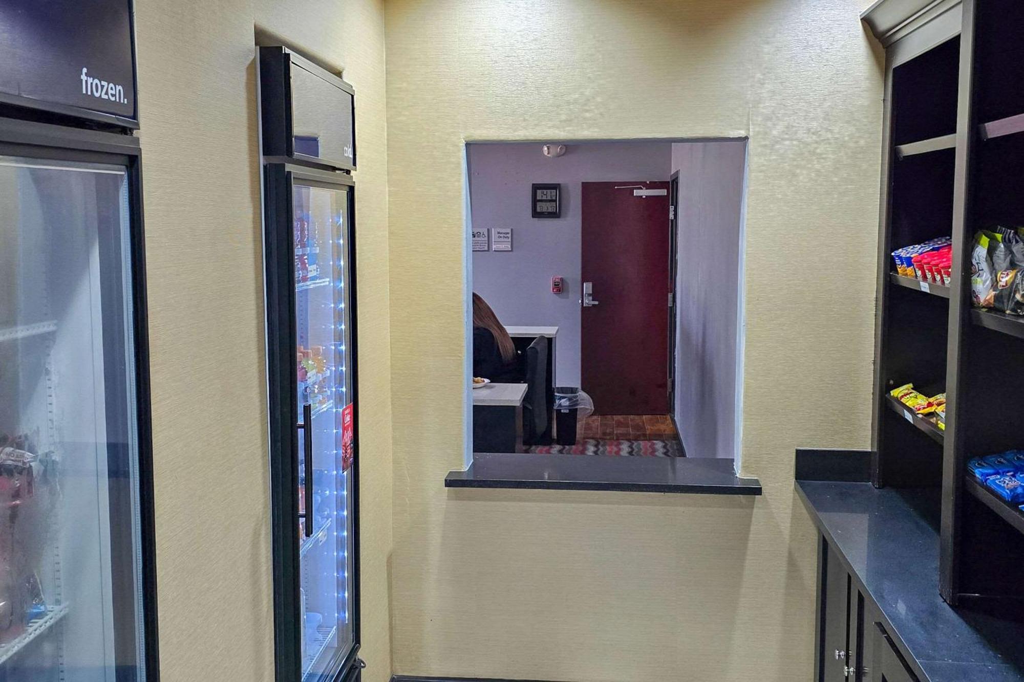 Quality Inn & Suites Pearsall Екстериор снимка