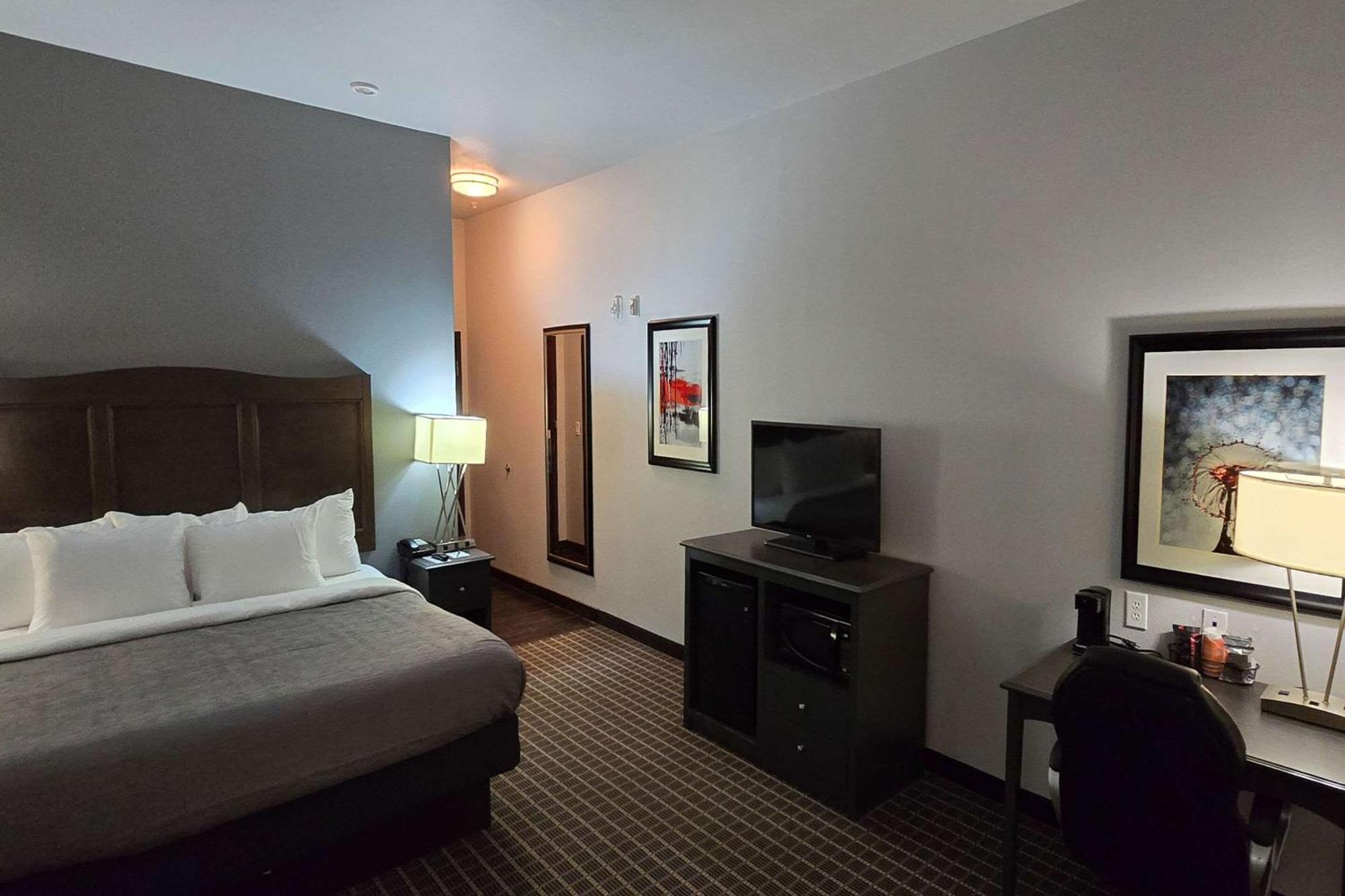 Quality Inn & Suites Pearsall Екстериор снимка
