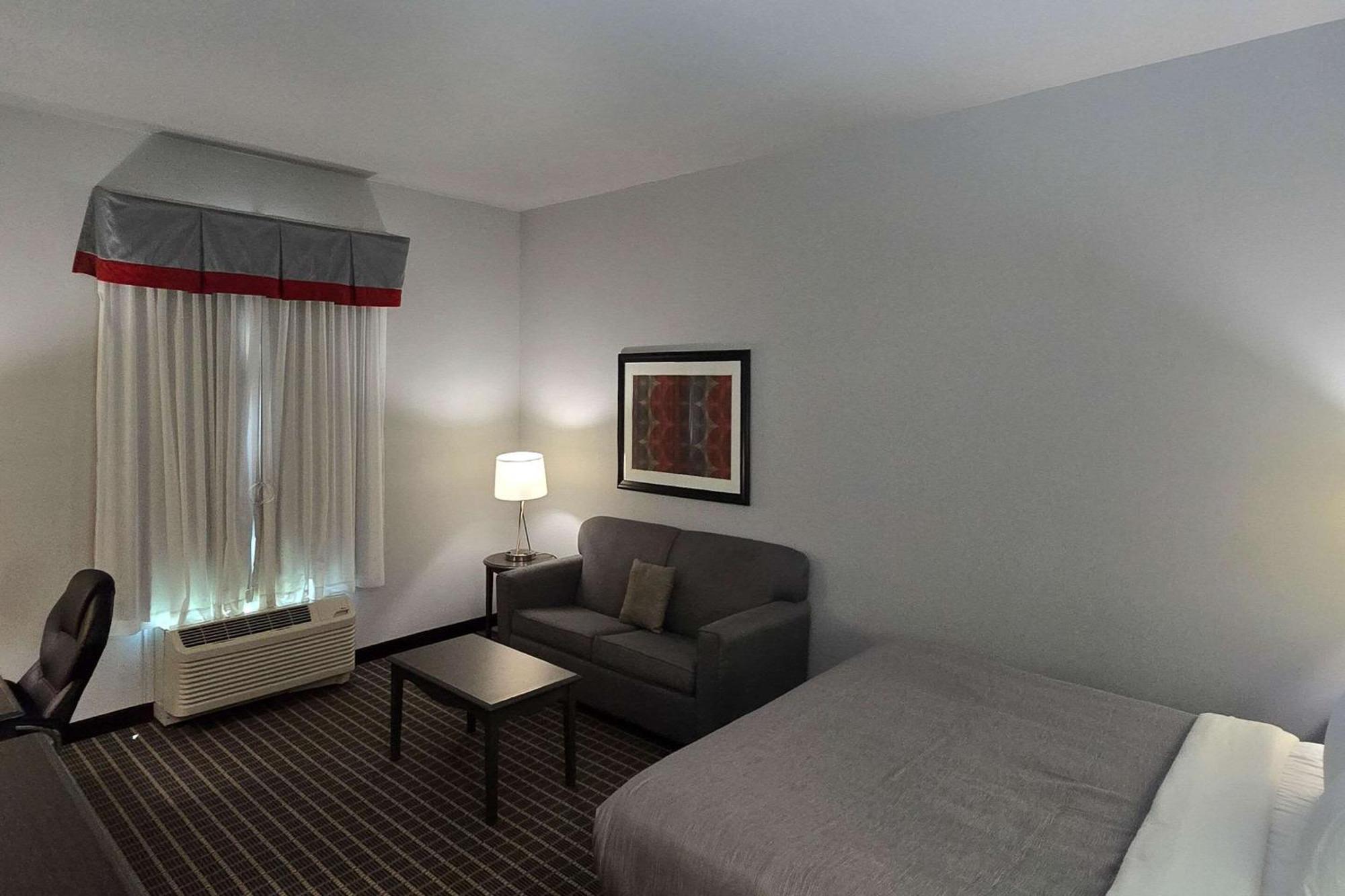 Quality Inn & Suites Pearsall Екстериор снимка