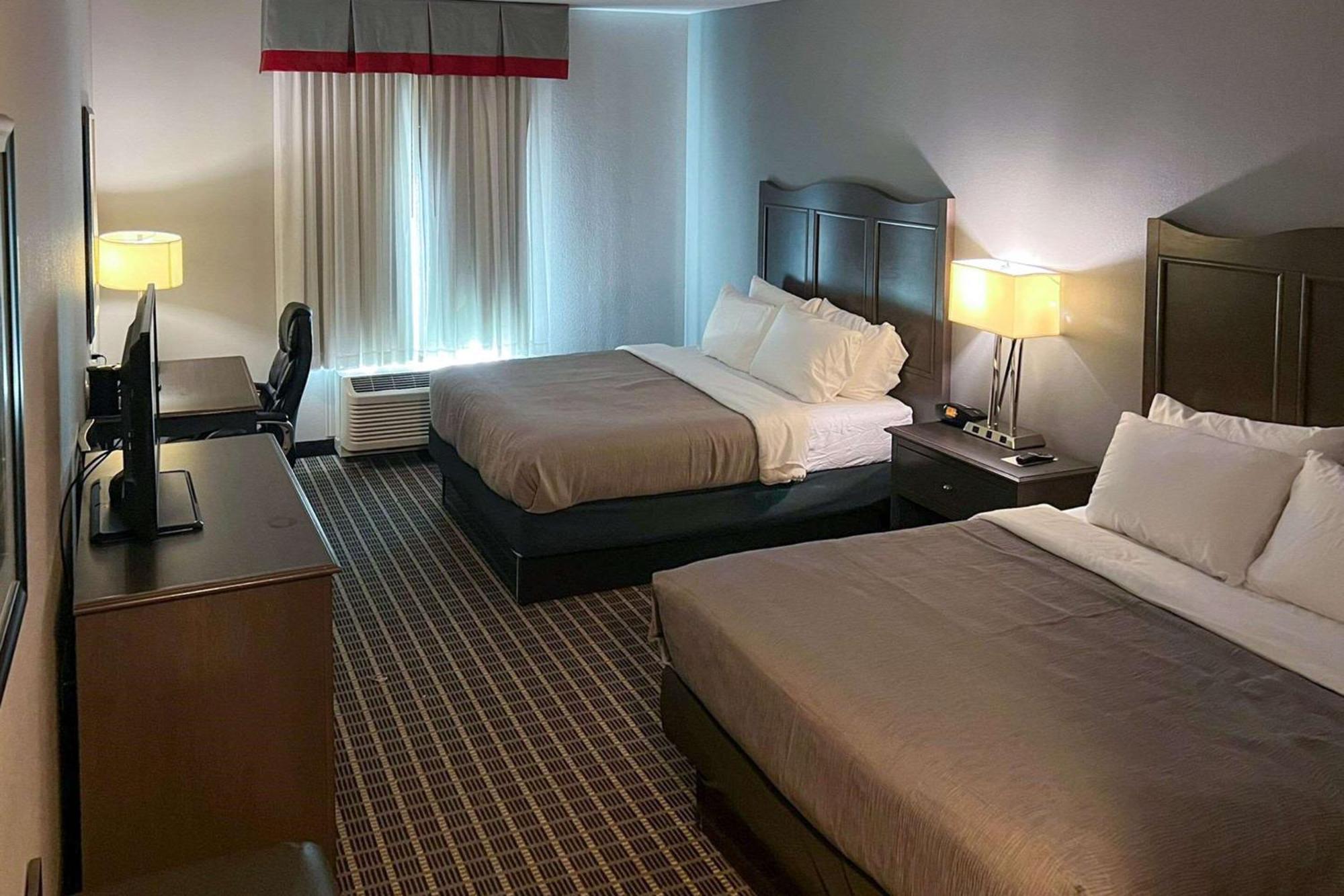 Quality Inn & Suites Pearsall Екстериор снимка