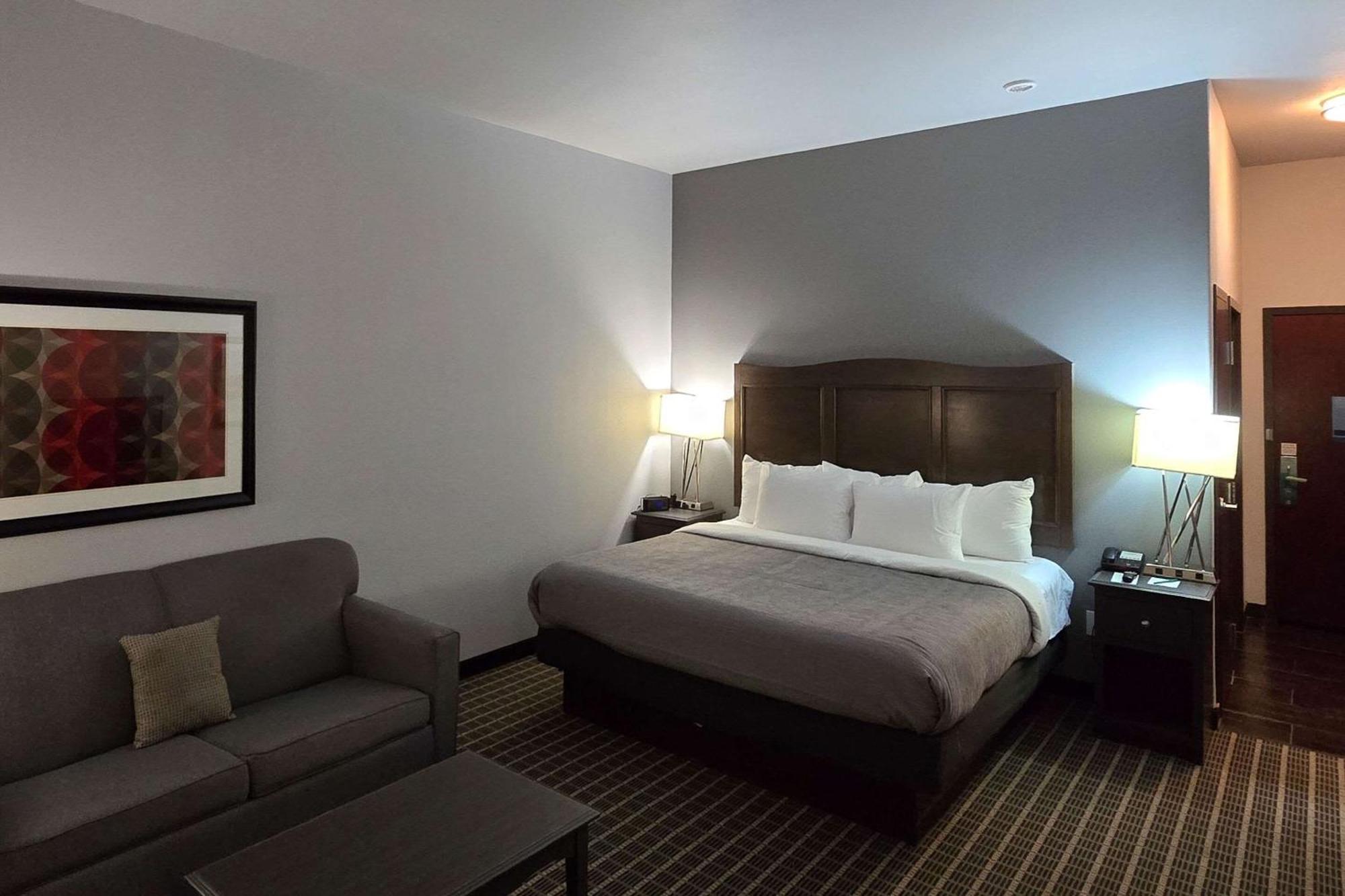 Quality Inn & Suites Pearsall Екстериор снимка