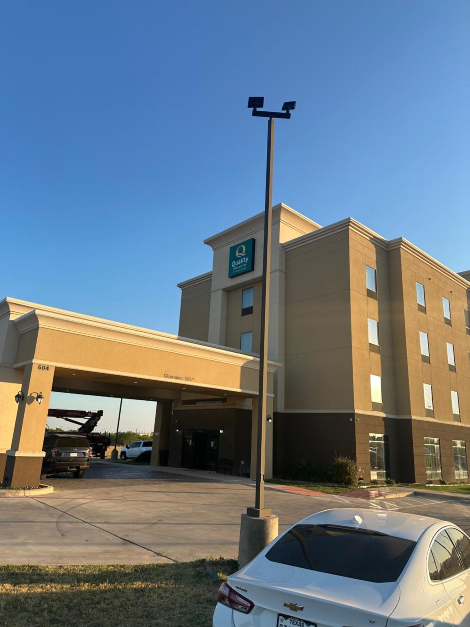Quality Inn & Suites Pearsall Екстериор снимка