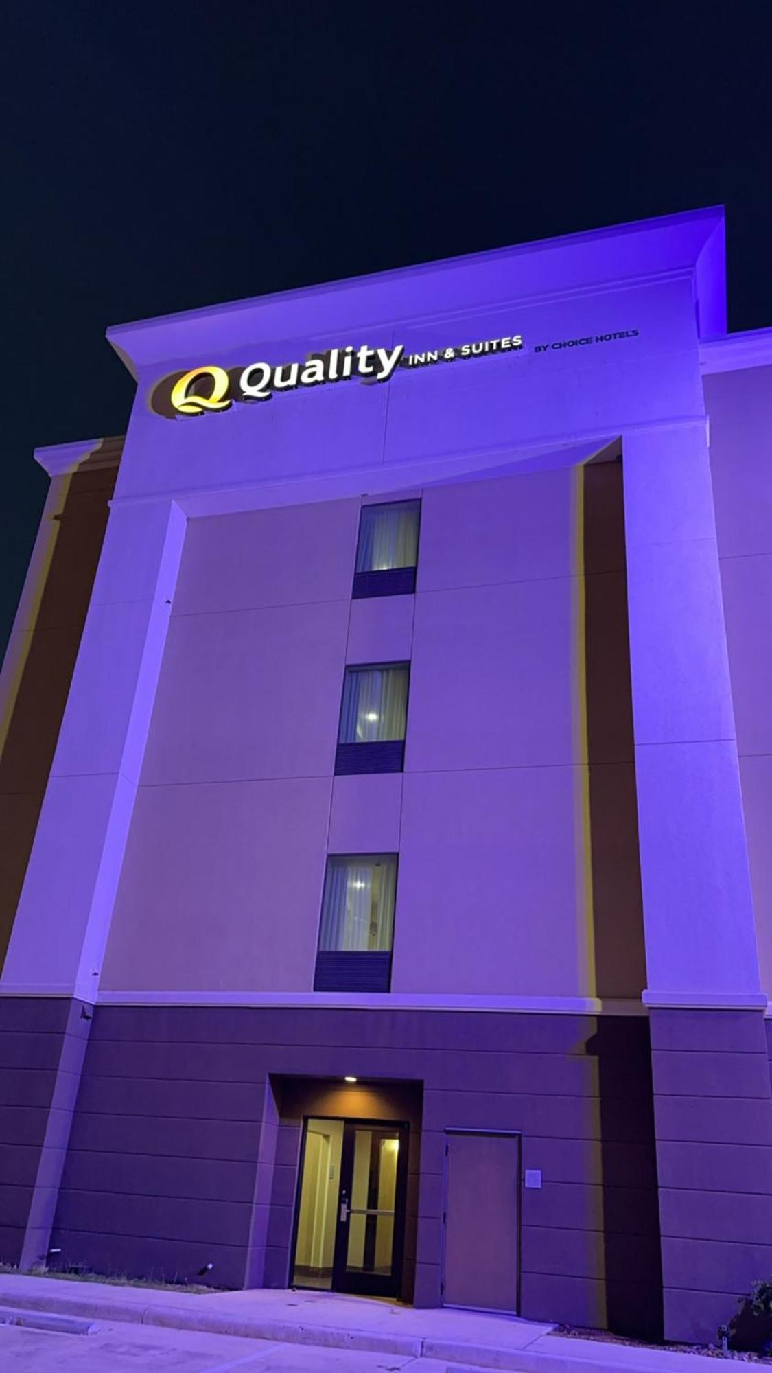 Quality Inn & Suites Pearsall Екстериор снимка