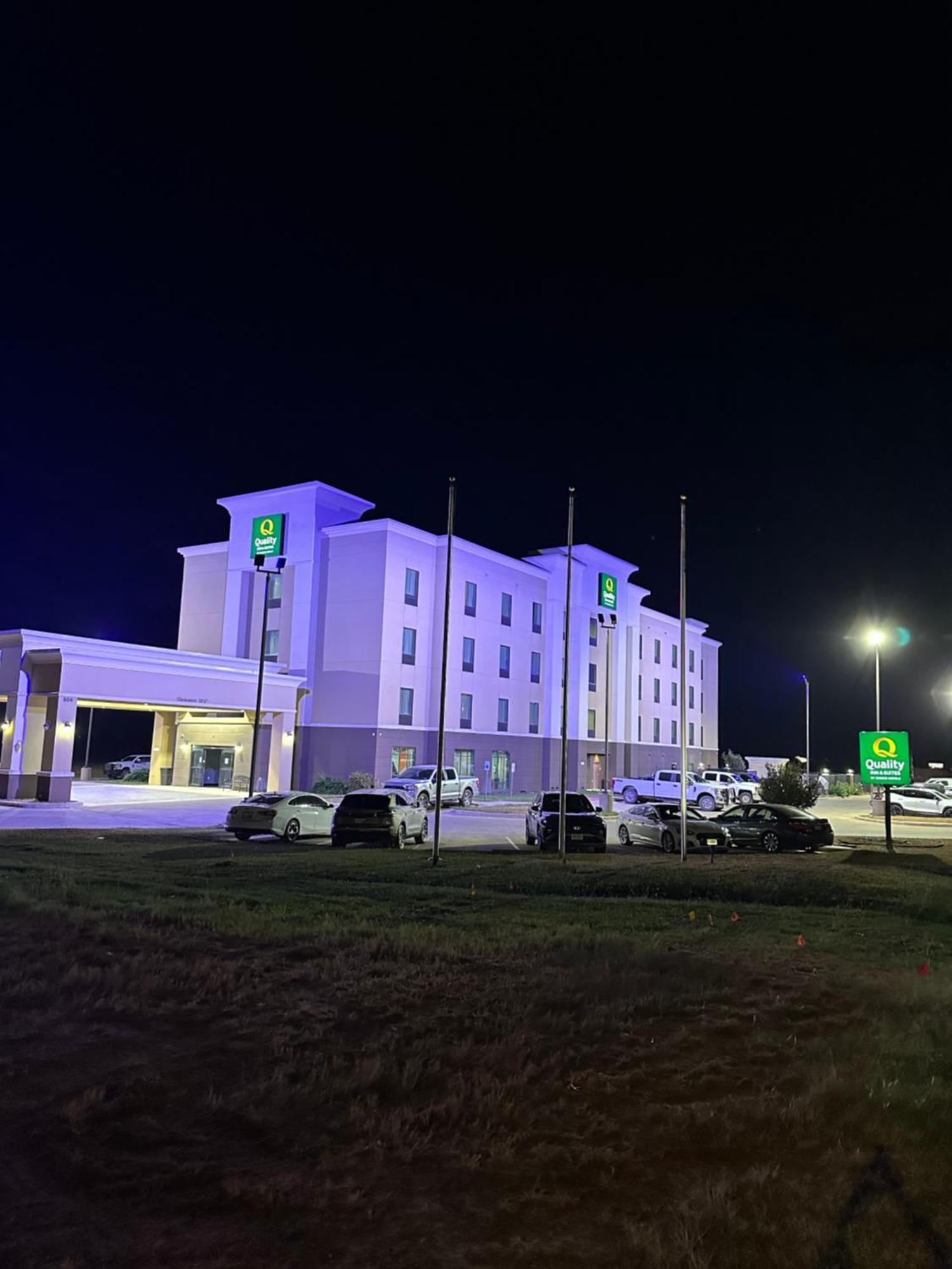 Quality Inn & Suites Pearsall Екстериор снимка